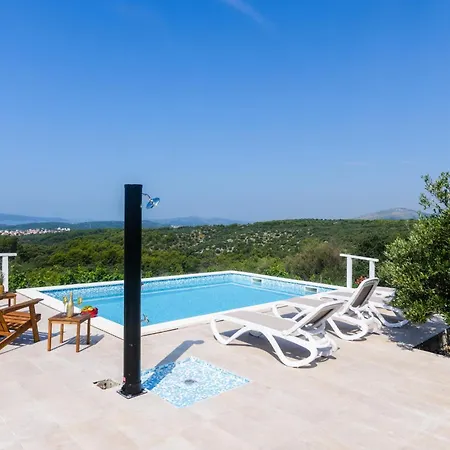 بيت للعطل Family Friendly House With A Swimming Pool Zedno, Ciovo - 23762 تروغير