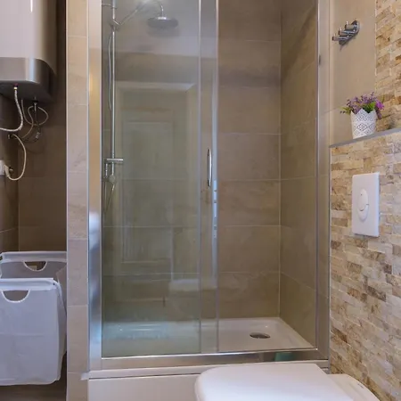 Family Friendly House With A Swimming Pool Zedno, Ciovo - 23762 بيت للعطل