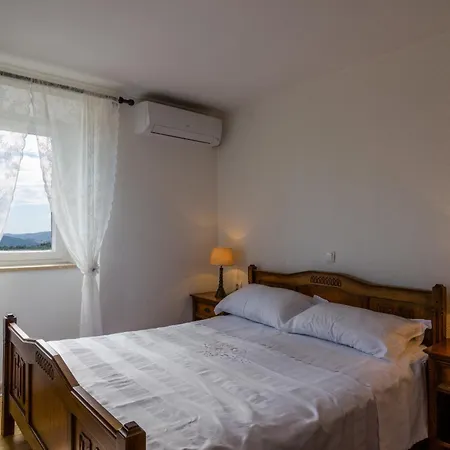 Family Friendly House With A Swimming Pool Zedno, Ciovo - 23762 * טרוגיר