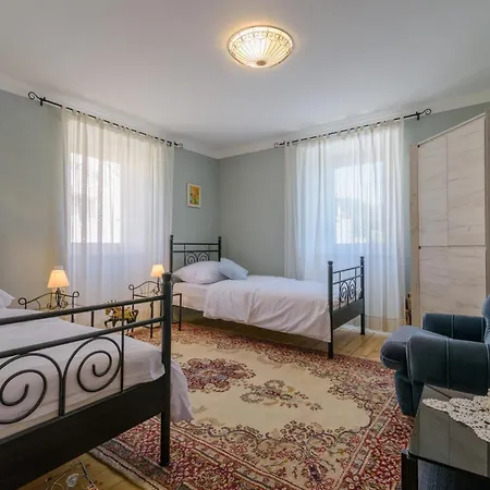 בית נופש Family Friendly House With A Swimming Pool Zedno, Ciovo - 23762